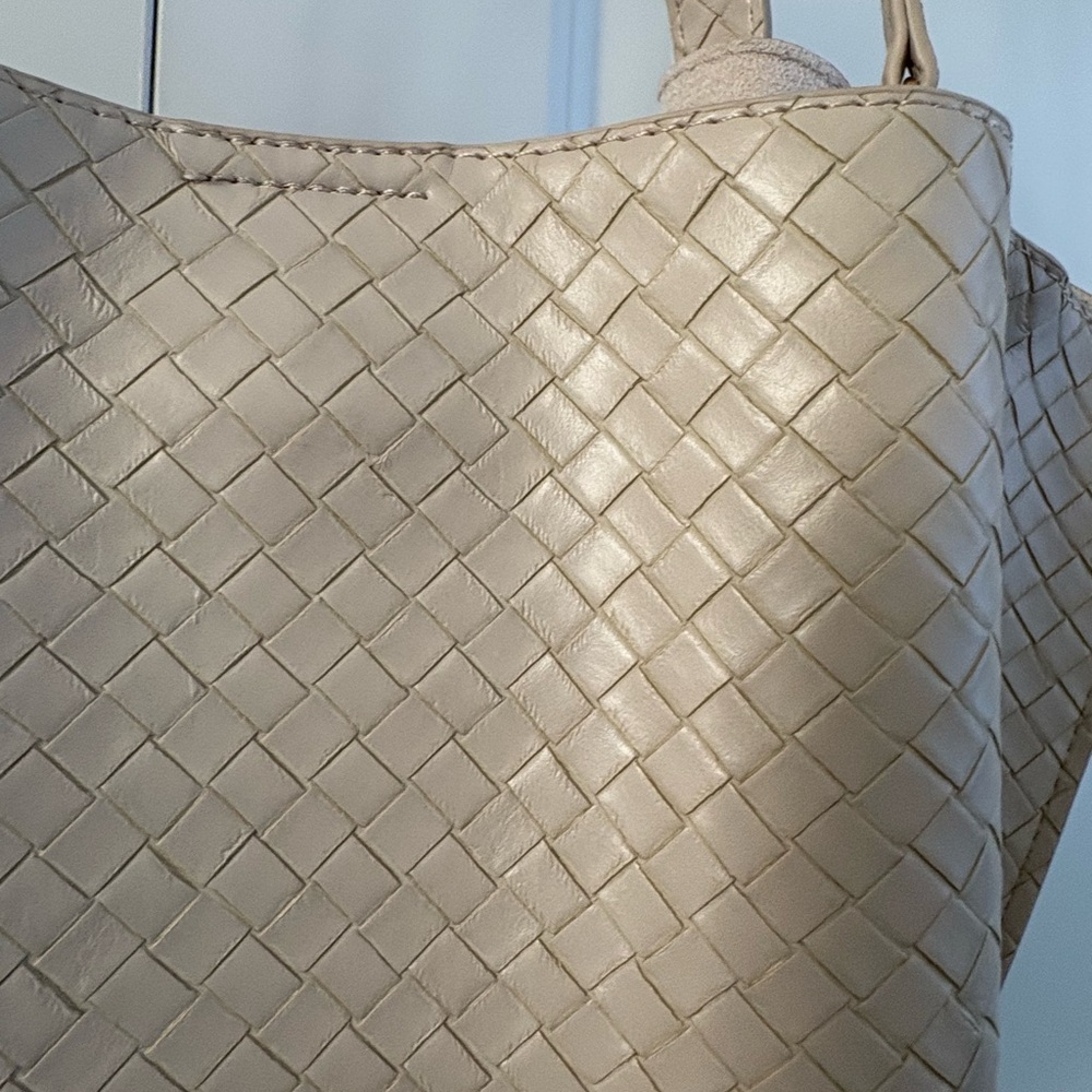 House of Harlow 1960 Beige Woven Tote - Picture 3 of 12